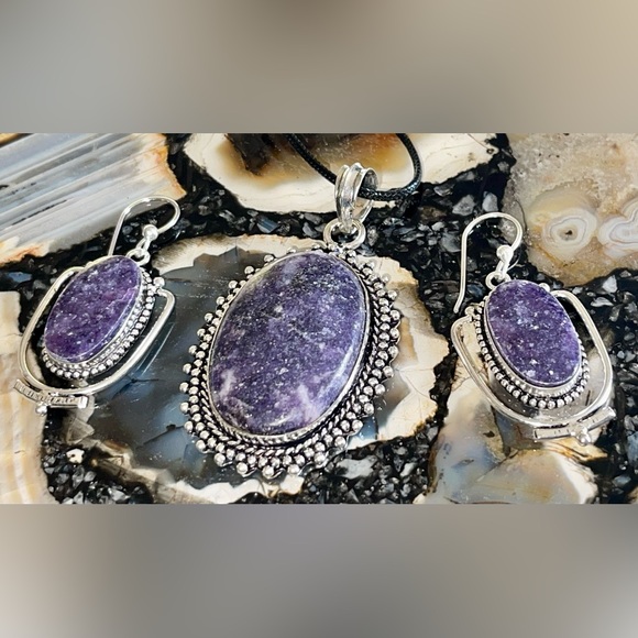 “The Peace Stone” Lepidolite Pendant & Earrings Set - Picture 5 of 14